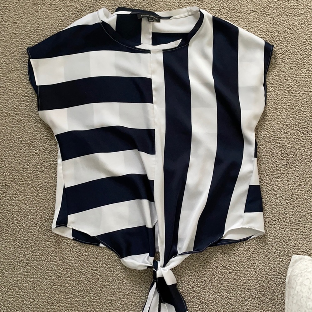 Banana Republic front tie shirt